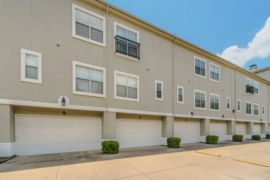 Monticello Oaks Townhomes - Photo 19 of 33